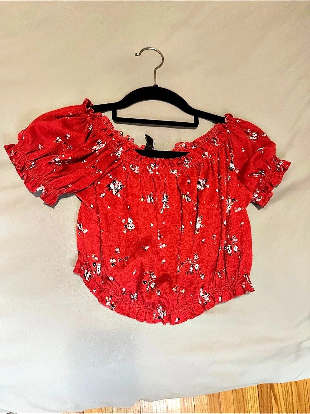 H&M Floral Off-Shoulder Crop Top in Red Size Medium Like New